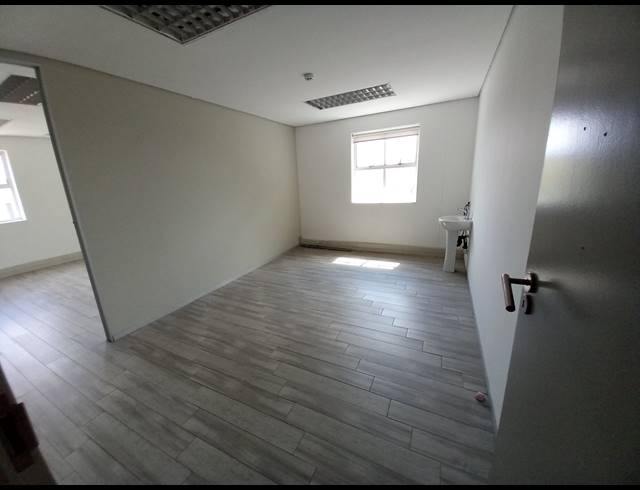 220M² OFFICE TO LET IN BRYANSTON
